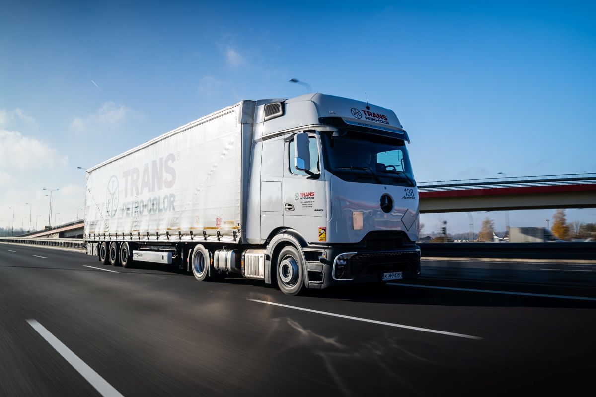 20 nowych Actrosów L ProCabin w Trans Petro Color