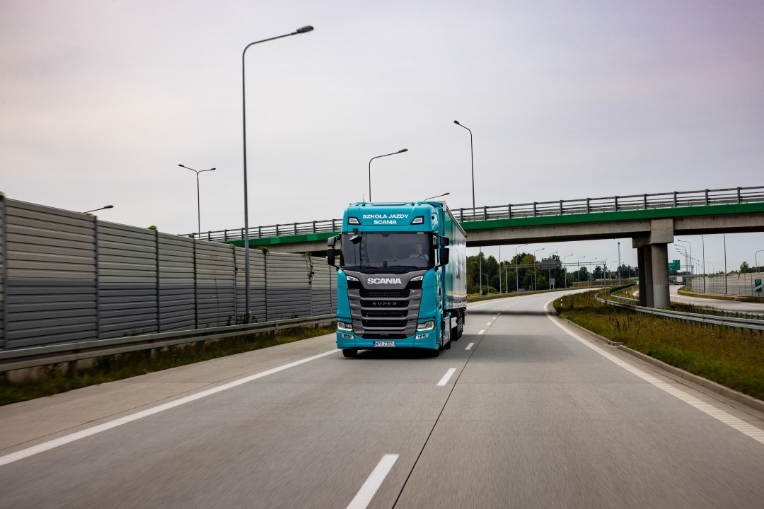 Scania Polska sadzi drzewa z klientami